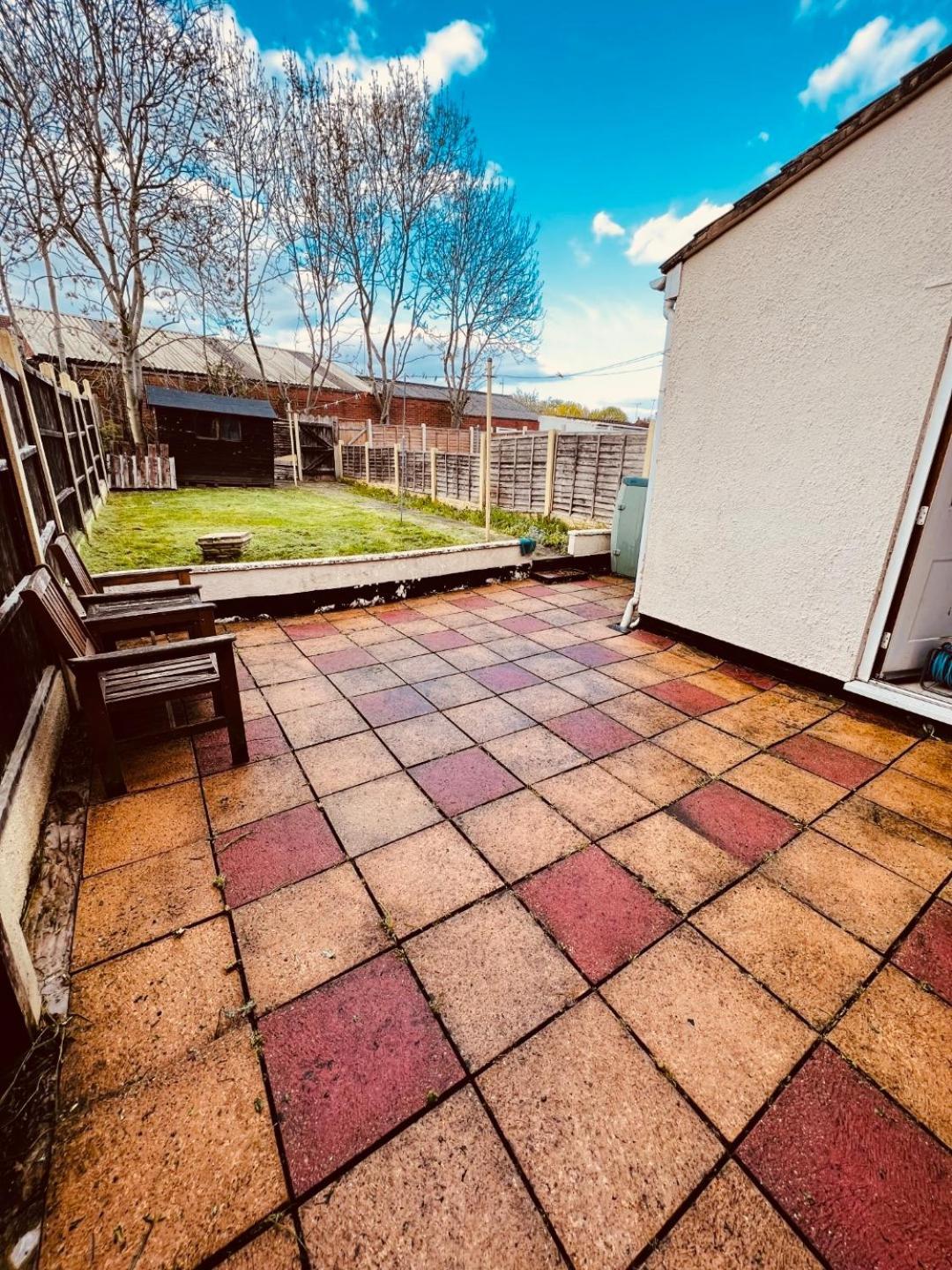 4-bed Home, Parking, Garden & Patio, Superfast Wifi * Coventry